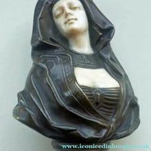 Load image into Gallery viewer, PETER TERESZCZUK (1875 - 1963).  Rare Viennese Bronze Sculptural Figure of an Exotic Lady. SIGNED
