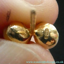 Load image into Gallery viewer, 9ct Gold Stud Earrings with Twin Pearl Inclusions. Stamped 375
