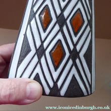 Load image into Gallery viewer, Rare 1950s Michael Andersen TRIBAL HARLEKIN Pattern Vase. Model 5740. Excellent Condition
