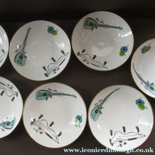Load image into Gallery viewer, Royal Worcester Shallow Bowl Pudding Bowl 1960s Fiesta Pattern
