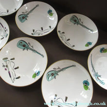 Load image into Gallery viewer, Royal Worcester Shallow Bowl Pudding Bowl 1960s Fiesta Pattern
