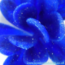 Load image into Gallery viewer,  Perthshire Glass Floral Paperweight (PP133A) with Blue Flower Heads and Facets

