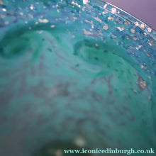Load image into Gallery viewer, SCOTTISH GLASS. Fine Large MONART Glass Bucket Vase. Original Label: OE VI
