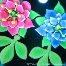 Load image into Gallery viewer, 1992 Lampwork Caithness Paperweight 1992 William Manzon Rose Garland

