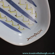 Load image into Gallery viewer, Scottish Pottery. 1950s Buchan Stoneware Large Shallow Serving Dish. Hebrides Pattern. - Scottish Pottery

