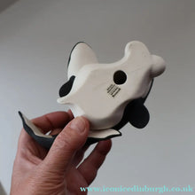 Load image into Gallery viewer, Vintage 1970s Scottish HIGHBANK PORCELAIN (Lochgilphead). Pair of Orcas or Killer Whales
