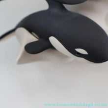 Load image into Gallery viewer, Vintage 1970s Scottish HIGHBANK PORCELAIN (Lochgilphead). Pair of Orcas or Killer Whales
