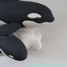 Load image into Gallery viewer, Vintage 1970s Scottish HIGHBANK PORCELAIN (Lochgilphead). Pair of Orcas or Killer Whales

