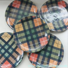 Load image into Gallery viewer, Vintage Tain Pottery DINNER PLATE. Heavy Duty Stoneware Pottery with Hand Painted Buchanan Tartan Pattern
