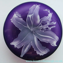 Load image into Gallery viewer, Scottish Studio Glass Amethyst Glass Shallow Bowl with Etching Lily Flower Julie Linstead
