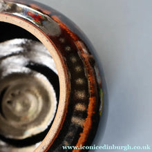 Load image into Gallery viewer, STUDIO POTTERY. Keith Smith: Squat Lidded Bowl or Pot with Mottled / Tiger Stripe Decoration
