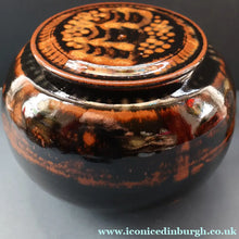 Load image into Gallery viewer, STUDIO POTTERY. Keith Smith: Squat Lidded Bowl or Pot with Mottled / Tiger Stripe Decoration
