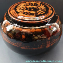 Load image into Gallery viewer, STUDIO POTTERY. Keith Smith: Squat Lidded Bowl or Pot with Mottled / Tiger Stripe Decoration
