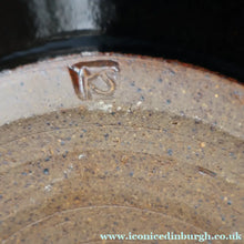 Load image into Gallery viewer, STUDIO POTTERY. Keith Smith: Squat Lidded Bowl or Pot with Mottled / Tiger Stripe Decoration
