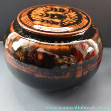 Load image into Gallery viewer, STUDIO POTTERY. Keith Smith: Squat Lidded Bowl or Pot with Mottled / Tiger Stripe Decoration
