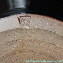 Load image into Gallery viewer, STUDIO POTTERY. Keith Smith: Squat Lidded Bowl or Pot with Mottled / Tiger Stripe Decoration
