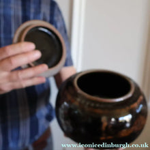 Load image into Gallery viewer, STUDIO POTTERY. Keith Smith: Squat Lidded Bowl or Pot with Mottled / Tiger Stripe Decoration
