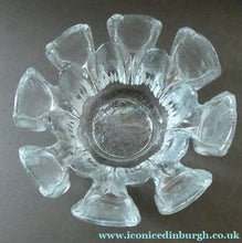 Load image into Gallery viewer, Vintage 1970s Ravenhead Glass / Crytal Bowl. Flair Series
