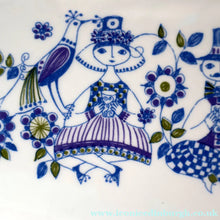 Load image into Gallery viewer, THREE PIECES of Vintage Norwegian Ceramics by Figgjo Flint: Lotte Design. Large Oblong Dish and Two Side Plates

