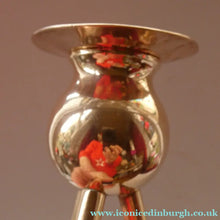 Load image into Gallery viewer, Late 19th Century Arts and Crafts Copper Candlesticks with Tripod Feet

