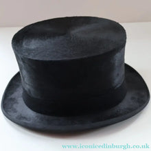 Load image into Gallery viewer, VERY LARGE Vintage TOP HAT / DRESSAGE HAT by “F. DE FRANCISCO, MADRID “.  Good Condition
