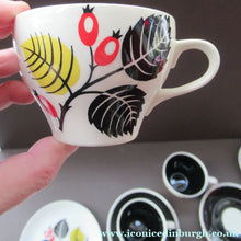 Load image into Gallery viewer, 1950s Wade Red Berries Rosehip Pattern, Trio: Cup, Saucer and Side Plate
