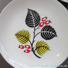 Load image into Gallery viewer, 1950s Wade Red Berries Rosehip Pattern, Trio: Cup, Saucer and Side Plate
