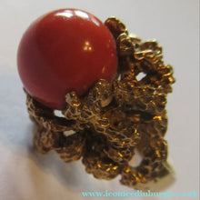 Load image into Gallery viewer, 1960s 18ct Gold &amp; Natural Coral Cocktail Ring UK Size P
