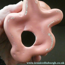 Load image into Gallery viewer, Vintage 1940s SYLVAC STYLE Bubblegum Pink Snub Nose Bunny Rabbit. 5 inches - British Ceramics
