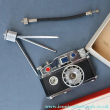Load image into Gallery viewer, Vintage 1950s KKW "Photo Flash" Novelty Table Lighter. In the Shape of a Camera. Excellent Condition

