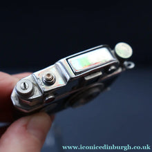 Load image into Gallery viewer, Vintage 1950s KKW "Photo Flash" Novelty Table Lighter. In the Shape of a Camera. Excellent Condition

