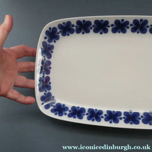 Load image into Gallery viewer, Vintage 1950s MARIANNE WESTMAN Oblong Serving Platter by Rörstrand Sweden. "Mon Amie" Pattern (30.3 x 20 cm)
