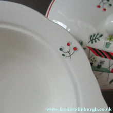 Load image into Gallery viewer, Vintage Garden Design 1950s Crown Ducal Arizona Serving Dish or Tureen

