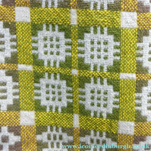 Load image into Gallery viewer, Vintage 1960s / 1970s Welsh Wool Blanket. Excellent Condition with No Damages
