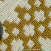 Load image into Gallery viewer, Vintage 1960s / 1970s Welsh Wool Blanket. Excellent Condition with No Damages
