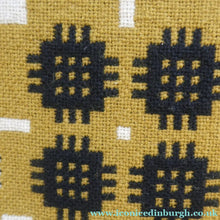 Load image into Gallery viewer, Vintage 1960s / 1970s Welsh Wool Blanket. Excellent Condition with No Damages
