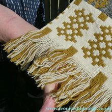Load image into Gallery viewer, Vintage 1960s / 1970s Welsh Wool Blanket. Excellent Condition with No Damages
