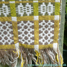 Load image into Gallery viewer, Vintage 1960s / 1970s Welsh Wool Blanket. Excellent Condition with No Damages
