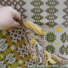 Load image into Gallery viewer, Vintage 1960s / 1970s Welsh Wool Blanket. Excellent Condition with No Damages
