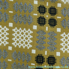 Load image into Gallery viewer, Vintage 1960s / 1970s Welsh Wool Blanket. Excellent Condition with No Damages
