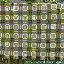 Load image into Gallery viewer, Vintage 1960s / 1970s Welsh Wool Blanket. Excellent Condition with No Damages

