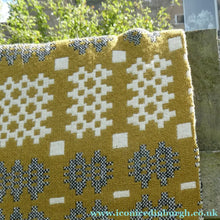 Load image into Gallery viewer, Vintage 1960s / 1970s Welsh Wool Blanket. Excellent Condition with No Damages
