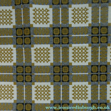 Load image into Gallery viewer, Vintage 1960s / 1970s Welsh Wool Blanket. Excellent Condition with No Damages
