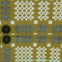 Load image into Gallery viewer, Vintage 1960s / 1970s Welsh Wool Blanket. Excellent Condition with No Damages
