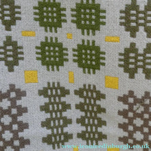 Load image into Gallery viewer, Vintage 1960s / 1970s Welsh Wool Blanket. Excellent Condition with No Damages
