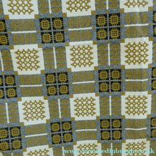 Load image into Gallery viewer, Vintage 1960s / 1970s Welsh Wool Blanket. Excellent Condition with No Damages
