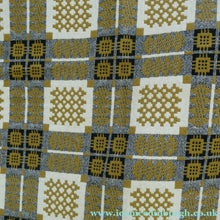 Load image into Gallery viewer, Vintage 1960s / 1970s Welsh Wool Blanket. Excellent Condition with No Damages
