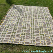 Load image into Gallery viewer, Vintage 1960s / 1970s Welsh Wool Blanket. Excellent Condition with No Damages
