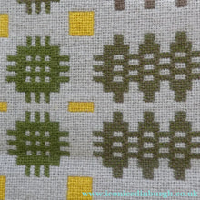 Load image into Gallery viewer, Vintage 1960s / 1970s Welsh Wool Blanket. Excellent Condition with No Damages
