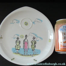 Load image into Gallery viewer, Vintage 1960s FOLEY POTTERY Plate. Gay Nineties by Maureen Tanner
